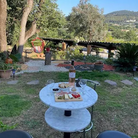 D'hotes - Du Rocher Bed & Breakfast 3*